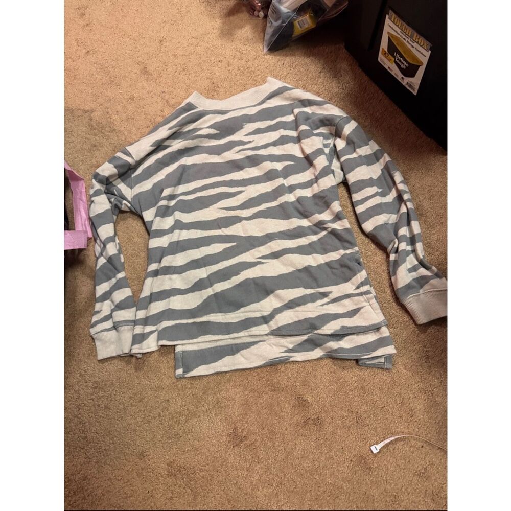 American Eagle Striped Lightweight Sweatshirt in Light tan and gray